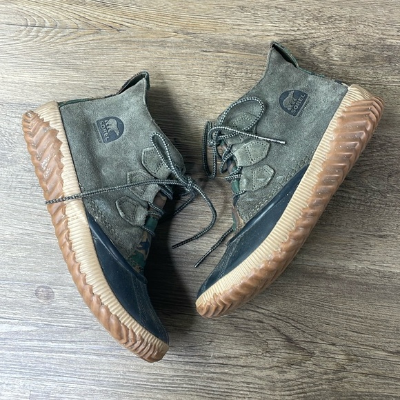 SOREL Women’s Green, Black Out N About Mid Camo Ankle Waterproof Boots, sz 9.5 - Picture 1 of 11
